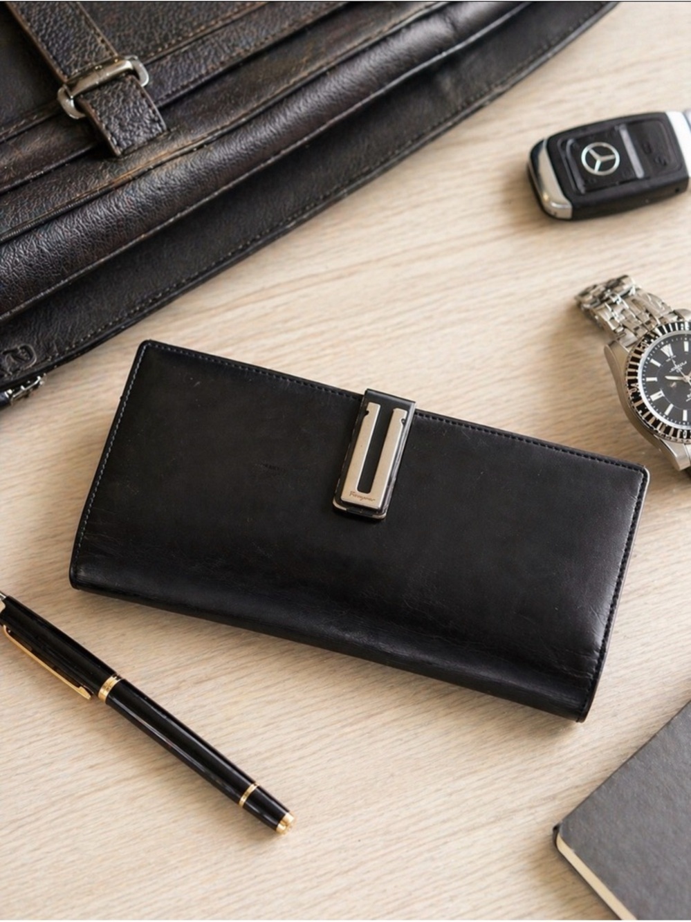 MEN’S SALVATORE FERRAGAMO BLACK LEATHER CONTINENTAL WALLET SILVER HARDWARE ITALY